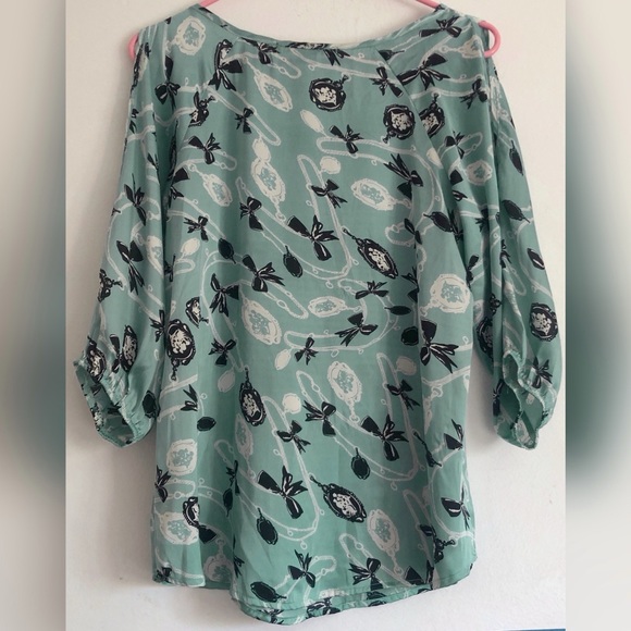 3 for $25 : forever 21 ⋆ novelty print top - Picture 3 of 8
